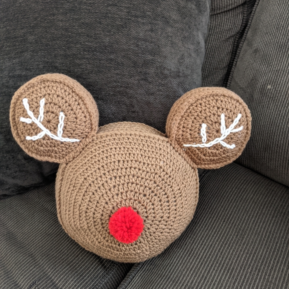 Reindeer pillow